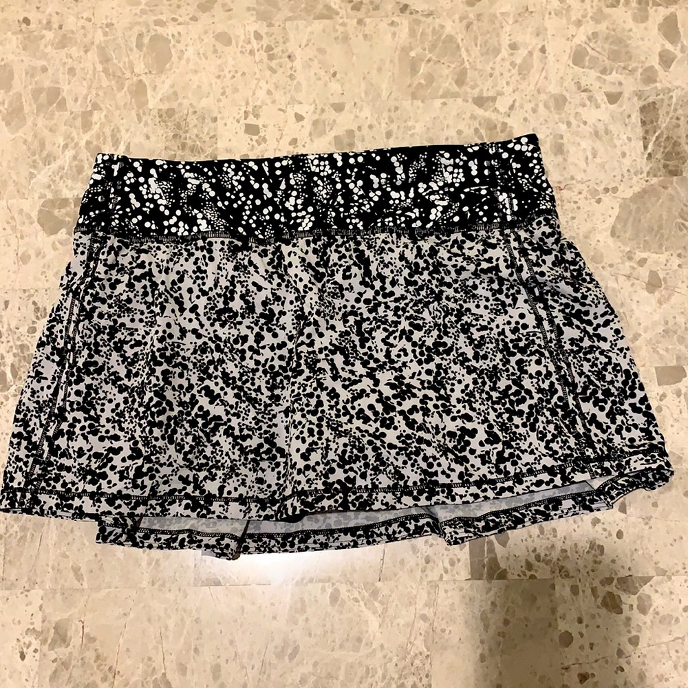 black and white lulu skort